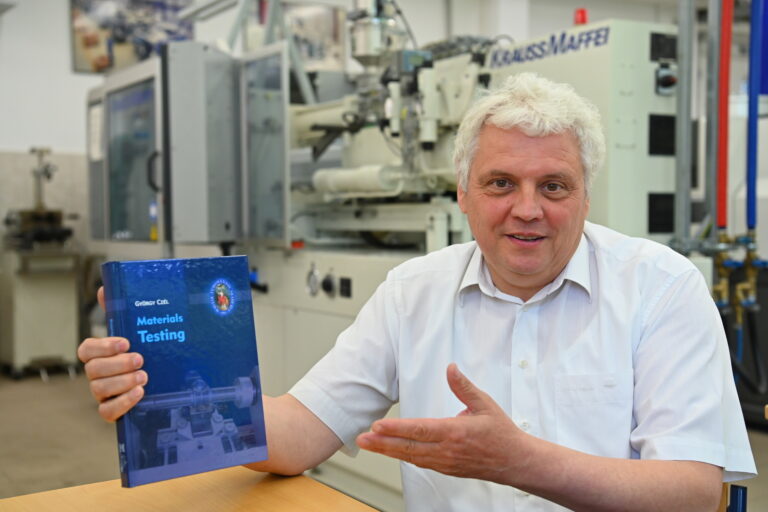 Read more about the article AZ ANYAGVIZSGÁLATRÓL, ANGOL NYELVEN