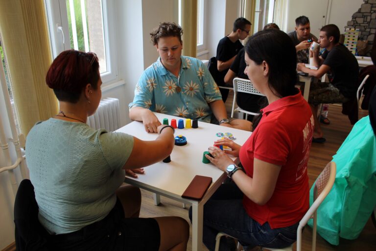 Read more about the article Nyári táboraink: Nyomok az Anyagban – Az Anyagokon Innen és Túl
