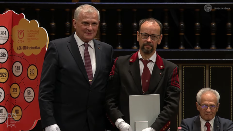 Read more about the article Prof. Dr. Palotás Árpád Bence, az Anyag- és Vegyészmérnöki Kar dékánja Honoris Causa Pro Scientia Aranyérmet vett át